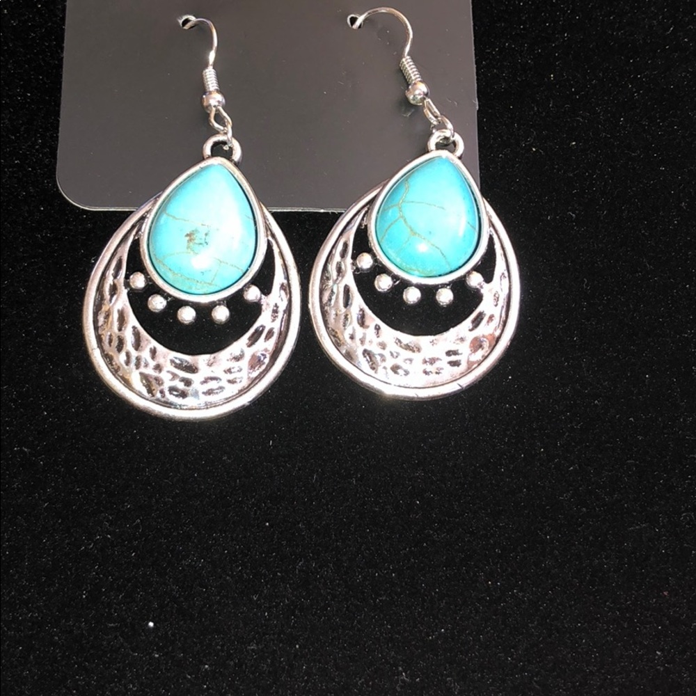 Earring w/ blue drops
